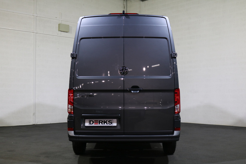 Volkswagen Crafter 2.0 TDI 140pk L3 H3 Automaat Airco Navigatie Apple Carplay Camera 10