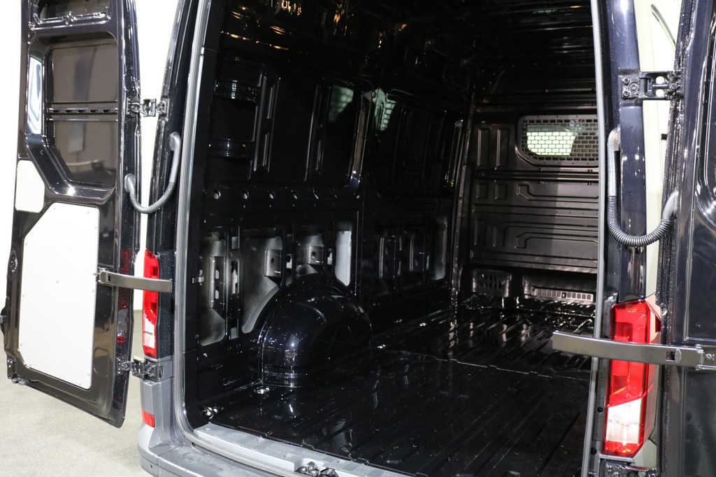 Volkswagen Crafter 2.0 TDI 140pk L3 H3 Automaat Airco Navigatie Apple Carplay Camera 18