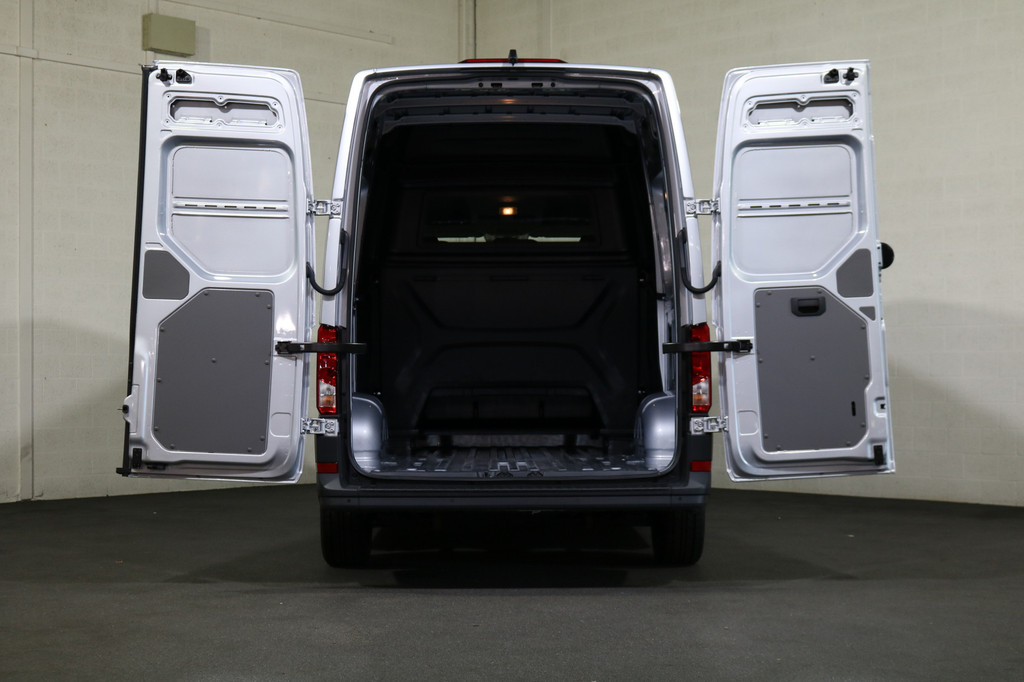 Volkswagen Crafter 2.0 TDI 140pk L3 H3 DC Automaat Airco Navigatie Apple Carplay Camera 11