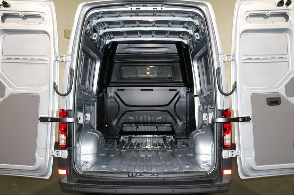 Volkswagen Crafter 2.0 TDI 140pk L3 H3 DC Automaat Airco Navigatie Apple Carplay Camera 14