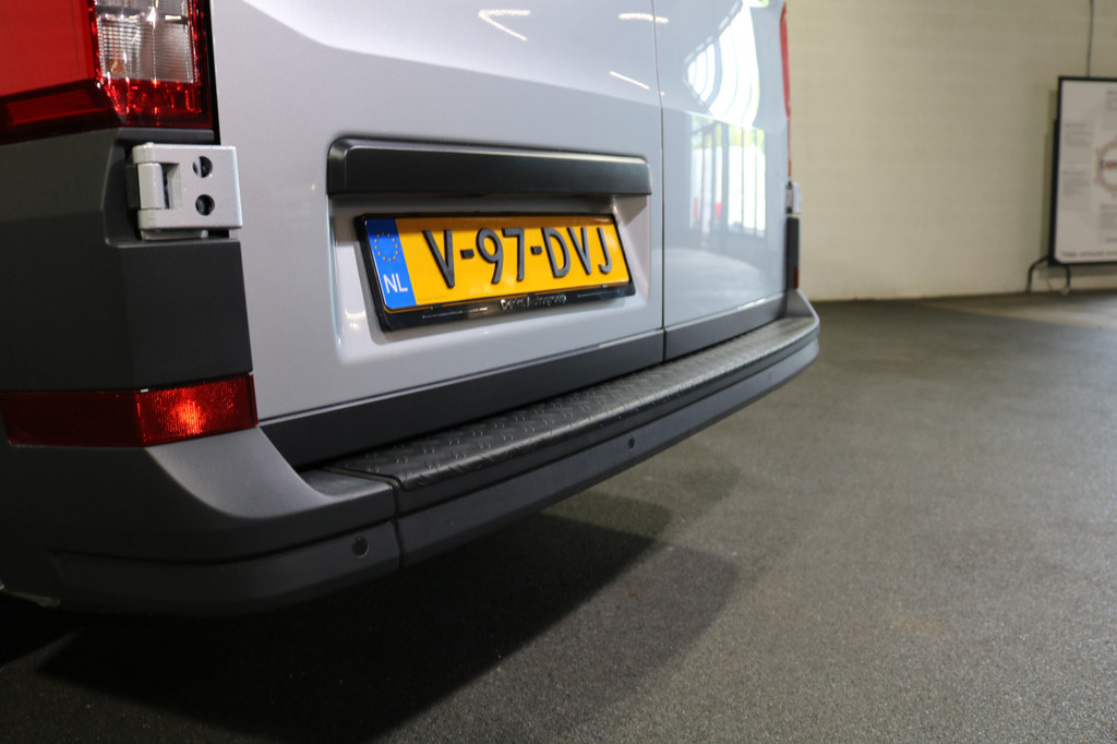 Volkswagen Crafter 2.0 TDI 140pk L3 H3 DC Automaat Airco Navigatie Apple Carplay Camera 16