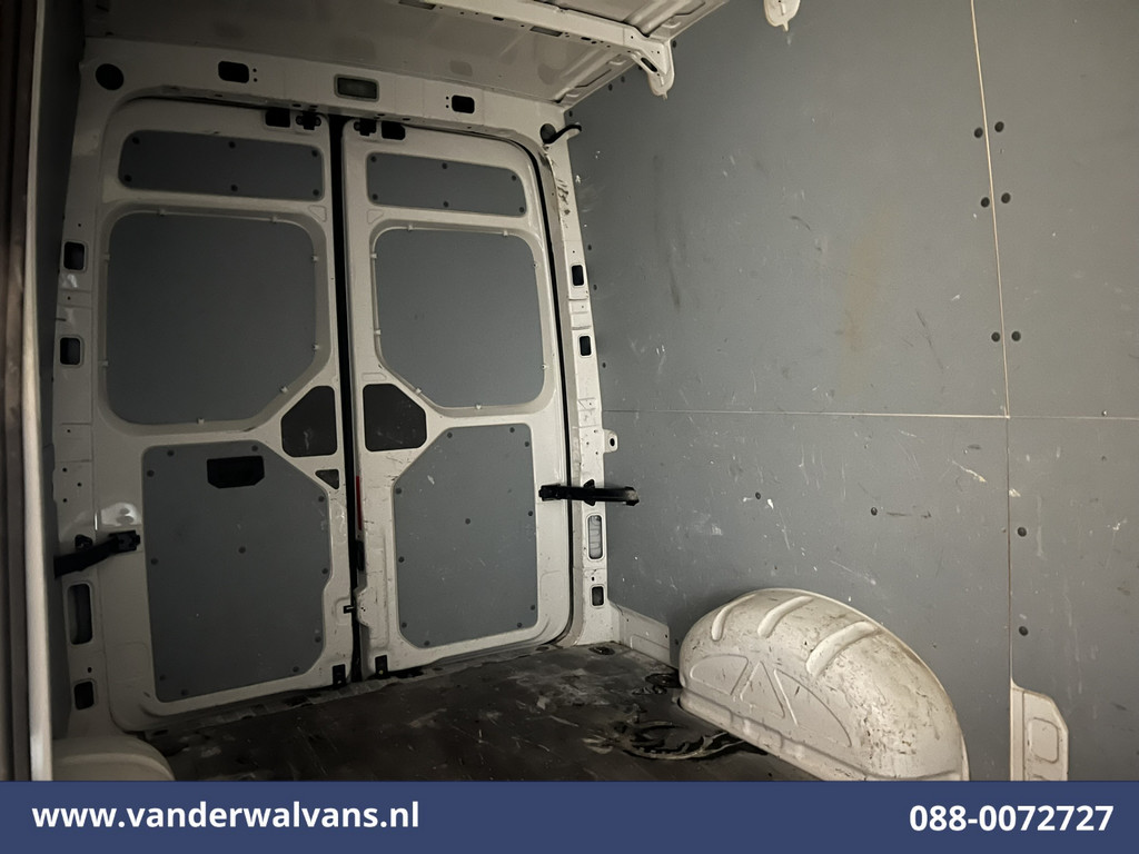 Volkswagen Crafter 2.0 TDI 140pk L3H3 L2H2 Euro6 Airco | 3000kg Trekhaak | Navigatie | Apple Carplay Android Auto, Cruisecontrol, Parkeersensoren, Bijrijdersbank 11