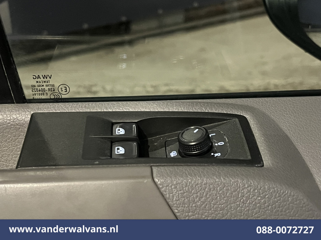 Volkswagen Crafter 2.0 TDI 140pk L3H3 L2H2 Euro6 Airco | 3000kg Trekhaak | Navigatie | Apple Carplay Android Auto, Cruisecontrol, Parkeersensoren, Bijrijdersbank 17