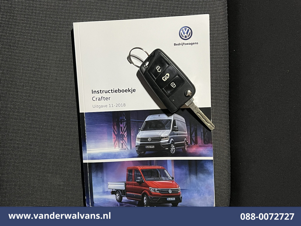 Volkswagen Crafter 2.0 TDI 140pk L3H3 L2H2 Euro6 Airco | 3000kg Trekhaak | Navigatie | Apple Carplay Android Auto, Cruisecontrol, Parkeersensoren, Bijrijdersbank 18