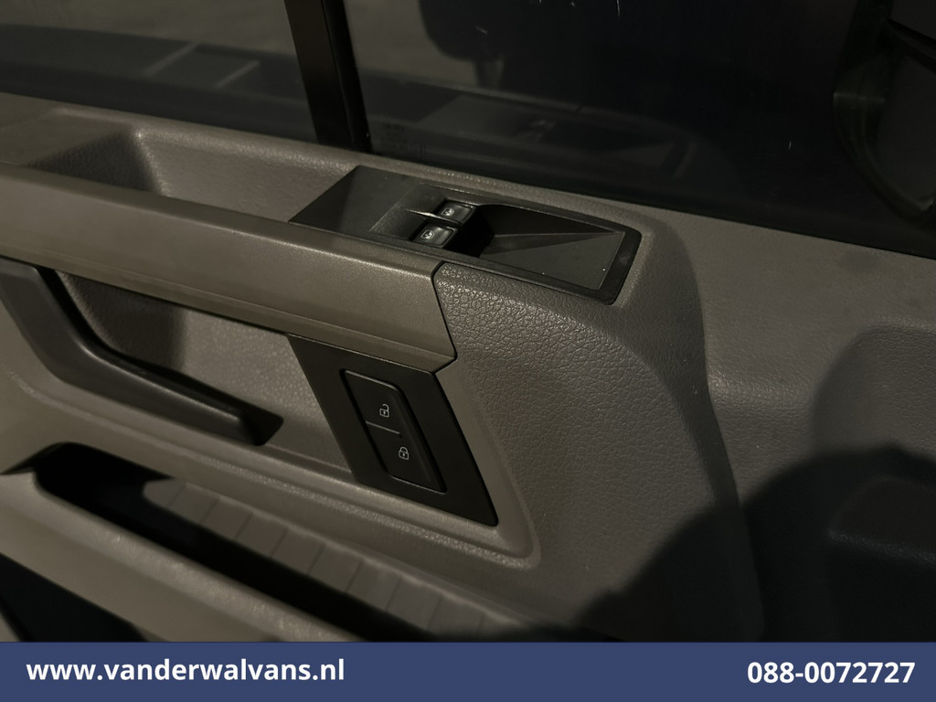 Volkswagen Crafter 2.0 TDI 140pk L3H3 L2H2 Euro6 Airco | Camera | Apple Carplay | Android Auto Bijrijdersbank, 3000kg trekvermogen 15