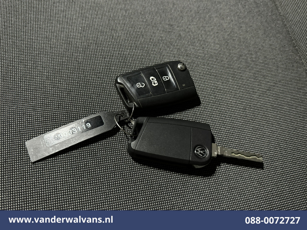 Volkswagen Crafter 2.0 TDI 140pk L3H3 L2H2 Euro6 Airco | Camera | Apple Carplay | Android Auto Bijrijdersbank, 3000kg trekvermogen 16