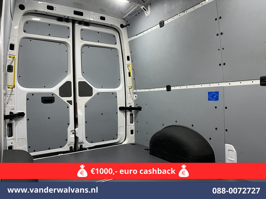 Volkswagen Crafter 2.0 TDI 140 pk L3H3 L2H2 Euro6 Airco | Camera | Navigatie | Apple Carplay | Massagestoel Android Auto, Parkeersensoren, 3000kg trekvermogen 12