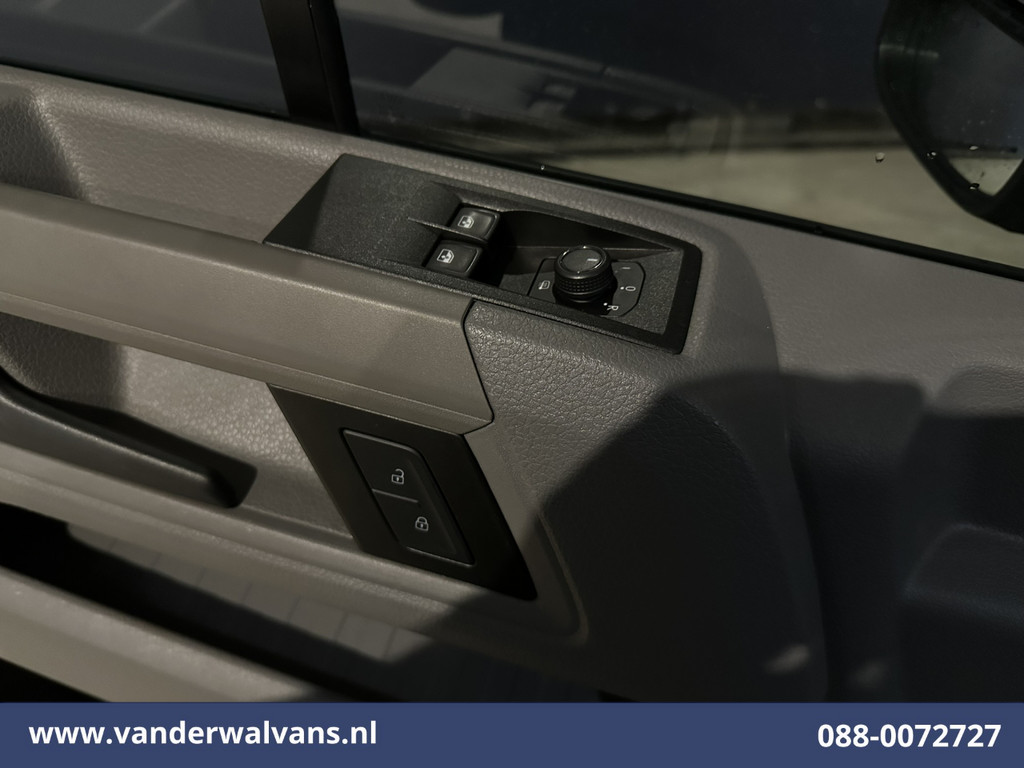 Volkswagen Crafter 2.0 TDI 140pk L3H3 L2H2 Euro6 Airco | Cruisecontrol | 3000kg Trekhaak | Camera Bijrijdersbank 16