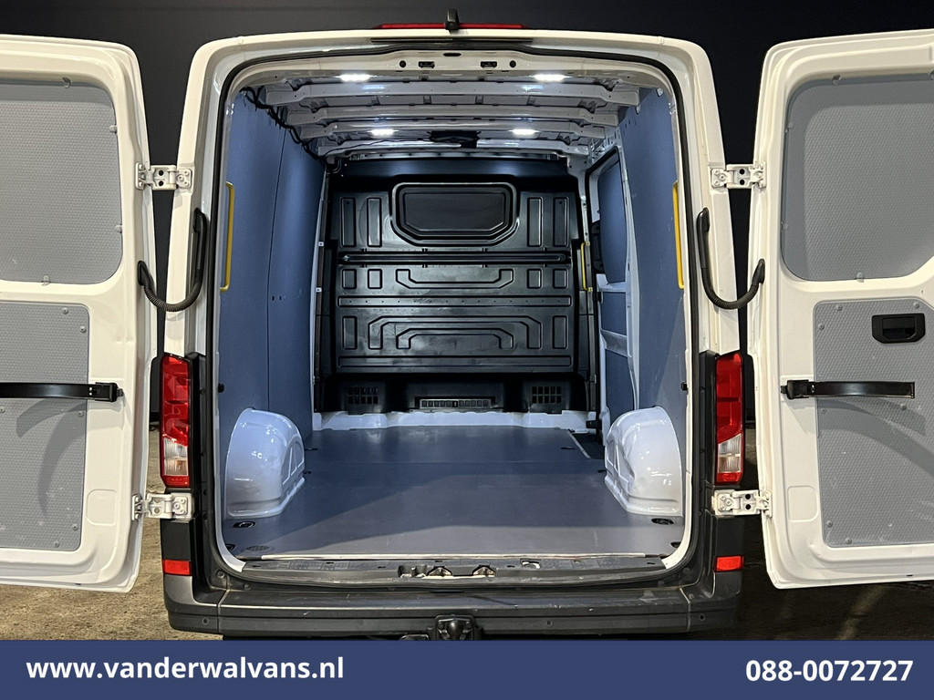 Volkswagen Crafter 2.0 TDI 141pk L3H2 L2H1 Euro6 Airco | Camera | Navigatie | 3000kg trekhaak Apple Carplay, Android Auto, Parkeersensoren, Bijrijdersbank 11