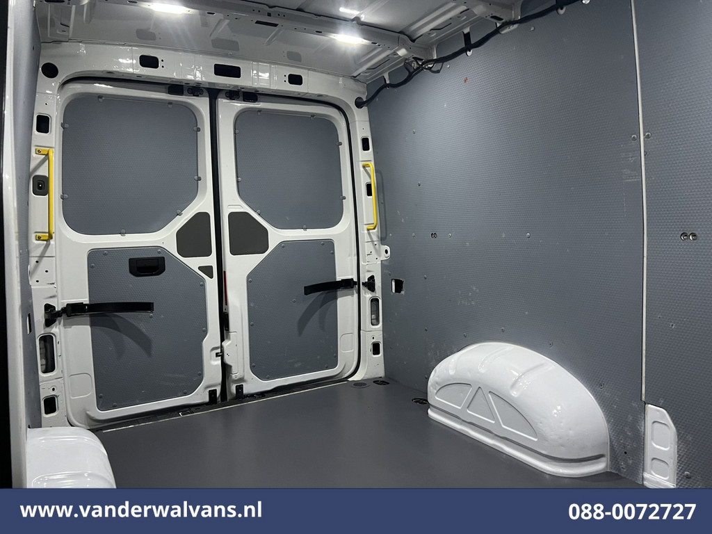 Volkswagen Crafter 2.0 TDI 141pk L3H2 L2H1 Euro6 Airco | Camera | Navigatie | 3000kg trekhaak Apple Carplay, Android Auto, Parkeersensoren, Bijrijdersbank 12