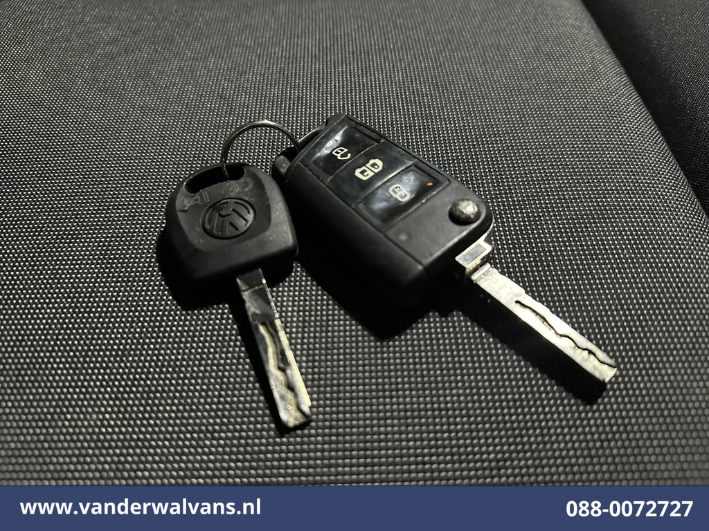 Volkswagen Crafter 2.0 TDI 141pk L3H2 L2H1 Euro6 Airco | Camera | Navigatie | 3000kg trekhaak Apple Carplay, Android Auto, Parkeersensoren, Bijrijdersbank 16