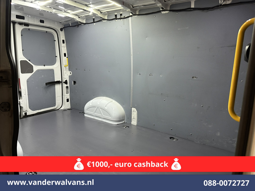 Volkswagen Crafter 2.0 TDI 141pk L3H2 L2H1 Euro6 *Rijklaar Direct Rijden* Airco | Navigatie | Camera | Apple Carplay Android Auto, Parkeersensoren, Bijrijdersbank 9