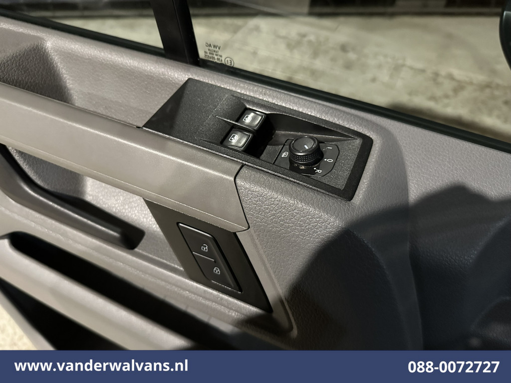 Volkswagen Crafter 2.0 TDI 141pk L3H3 L2H2 Euro6 Airco | Camera | Apple Carplay | Andoid Auto 270 Graden Achterdeuren, Bijrijdersbank, 3000kg trekvermogen 15