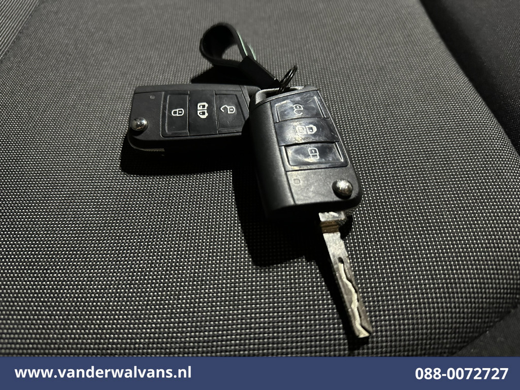 Volkswagen Crafter 2.0 TDI 141pk L3H3 L2H2 Euro6 Airco | Camera | Apple Carplay | Andoid Auto 270 Graden Achterdeuren, Bijrijdersbank, 3000kg trekvermogen 17