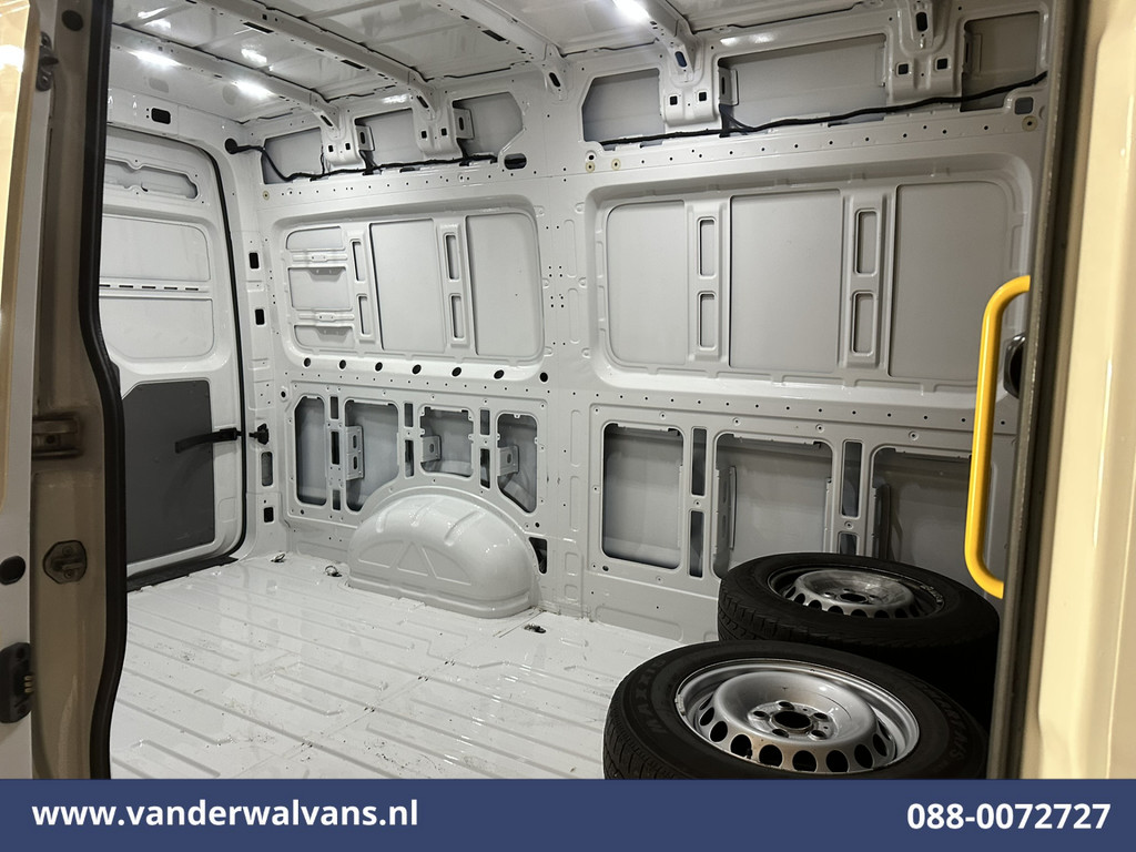 Volkswagen Crafter 2.0 TDI 141pk L3H3 L2H2 Euro6 Airco | Camera | Apple Carplay | Android Auto | Cruisecontrol | Massagestoel Chauffeursstoel 14