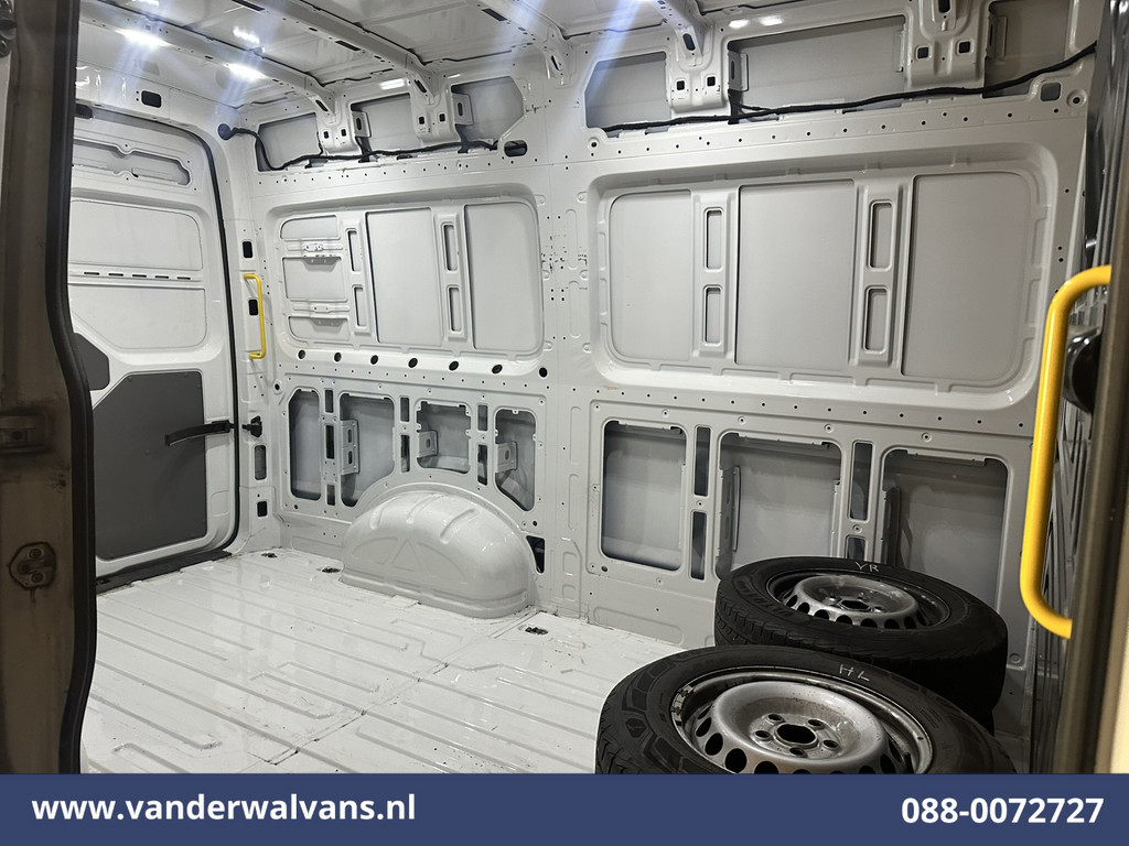 Volkswagen Crafter 2.0 TDI 141pk L3H3 L2H2 Euro6 Airco | Camera | Apple Carplay | Android Auto | Cruisecontrol | Massagestoel Chauffeursstoel 14