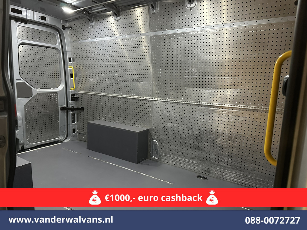 Volkswagen Crafter 2.0 TDI 141pk L3H3 L2H2 Euro6 Airco | Camera | Apple Carplay | Cruisecontrol Android Auto, Parkeersensoren, Bijrijdersbank, 3000kg Trekvermogen, zilver 14