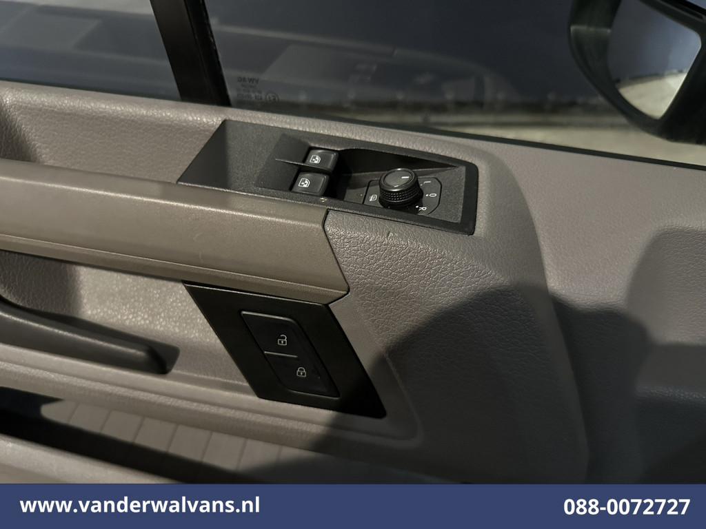 Volkswagen Crafter 2.0 TDI 141pk L3H3 L2H2 Euro6 Airco | Navigatie | Apple Carplay | Chauffeursstoel Android Auto, Parkeersensoren, 3000kg trekvermogen 16