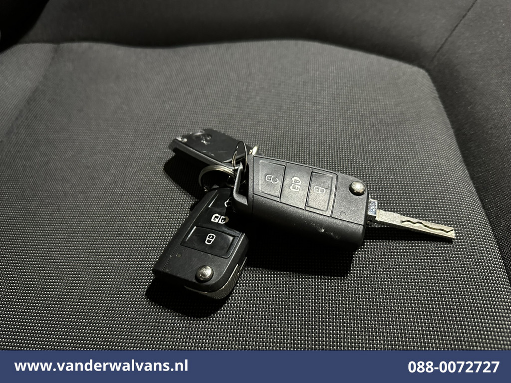 Volkswagen Crafter 2.0 TDI 141pk L3H3 L2H2 Euro6 Airco | Navigatie | Apple Carplay | Chauffeursstoel Android Auto, Parkeersensoren, 3000kg trekvermogen 17