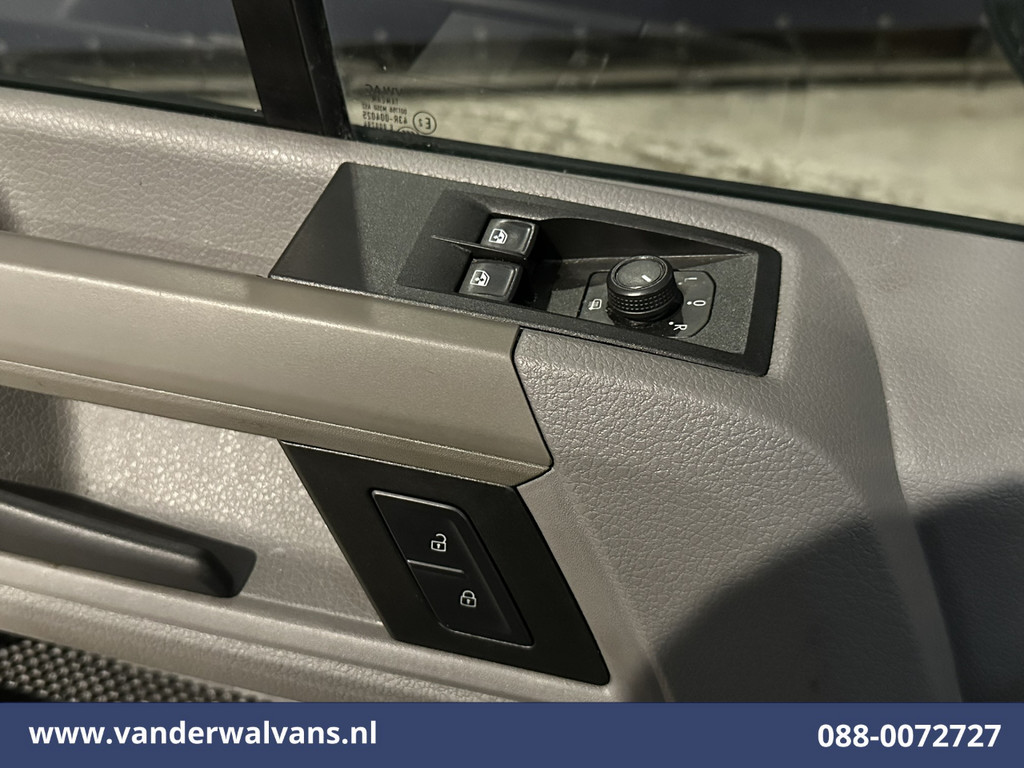 Volkswagen Crafter 2.0 TDI 141pk L3H3 L2H2 Euro6 Airco | Navigatie | Apple Carplay | Chauffeursstoel Android Auto, Standkachel, Parkeersensoren, 3000kg trekvermogen 18