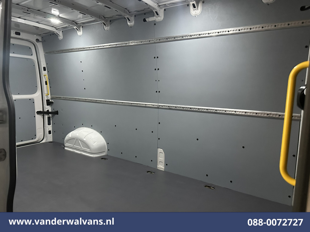 Volkswagen Crafter 2.0 TDI 141pk L4H3 L3H2 Euro6 Airco | Camera | Apple Carplay | Android Auto | Parkeersensoren Bijrijdersbank, 3000kg trekvermogen 12