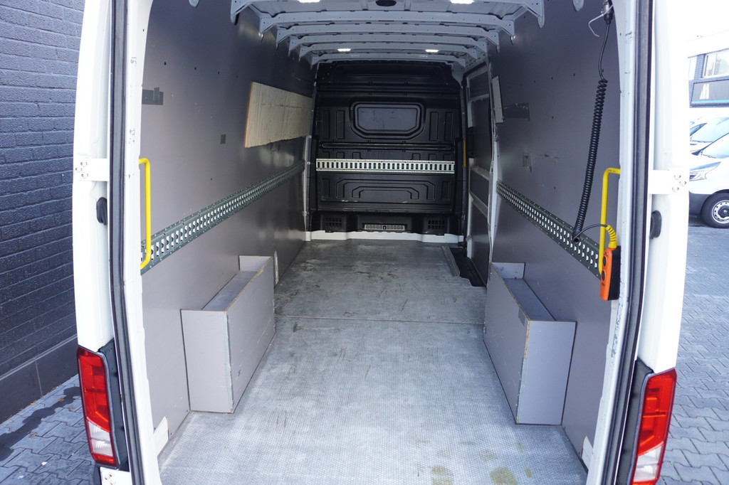 Volkswagen Crafter 2.0 TDI 177PK Automaat L4H3 DHollandia EURO 6 - Laadklep 500KG - Airco - Navi - ⬠24.900,- Excl. 10