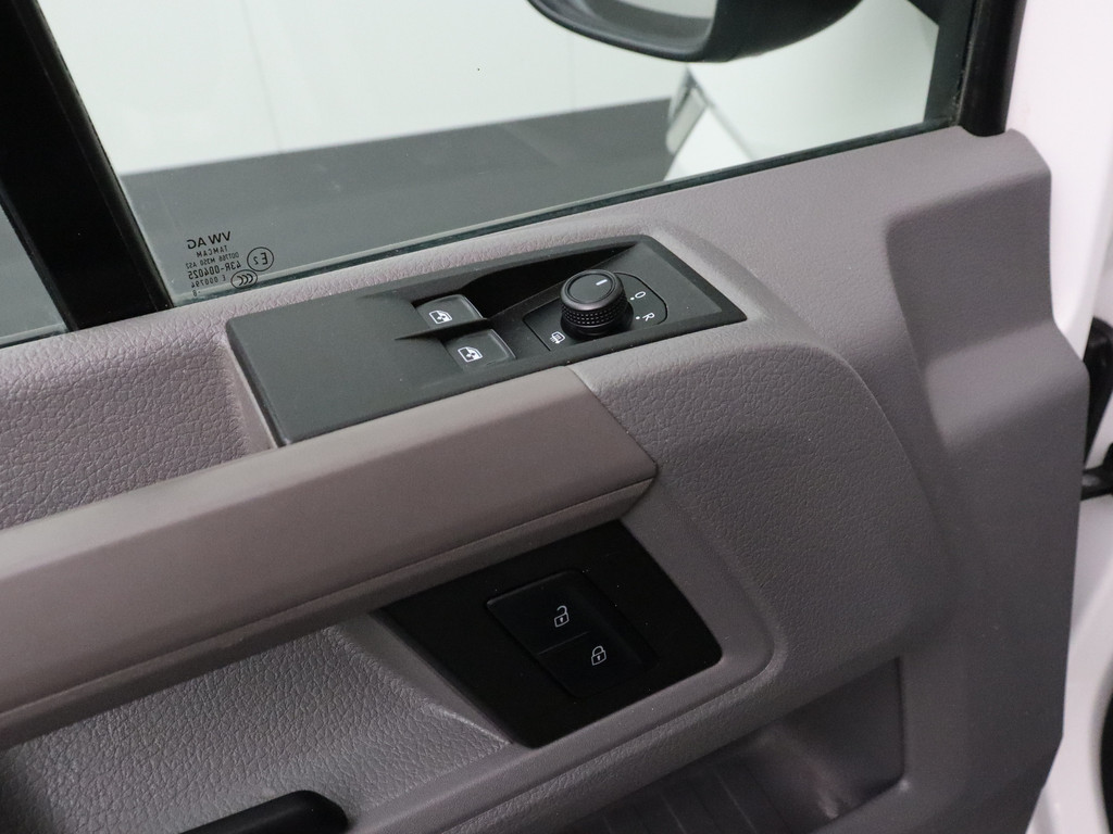 Volkswagen Crafter 2.0TDI 177PK Bakwagen+Laadklep | Dubbellucht | 3500Kg Trekhaak | Navigatie | Camera | Zijdeur 9