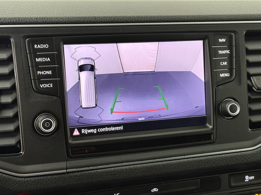Volkswagen Crafter 2.0TDI 177PK L3H3 | Led | Leder | Navigatie | Camera | 3-Persoons | Airco | Cruise 20