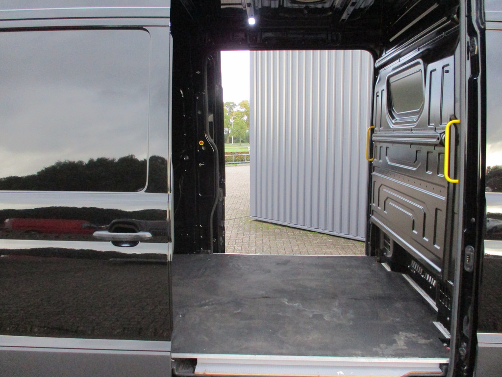 Volkswagen Crafter 2.0 TDI 177 PK L4H3 Automaat Navi Dubbele Schuifdeur 18