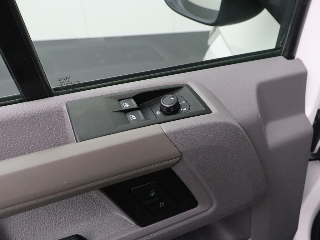 Volkswagen Crafter 2.0TDI Bakwagen+Laadklep | Airco | Cruise | 3-Persoons | Dakspoiler | Camera 9