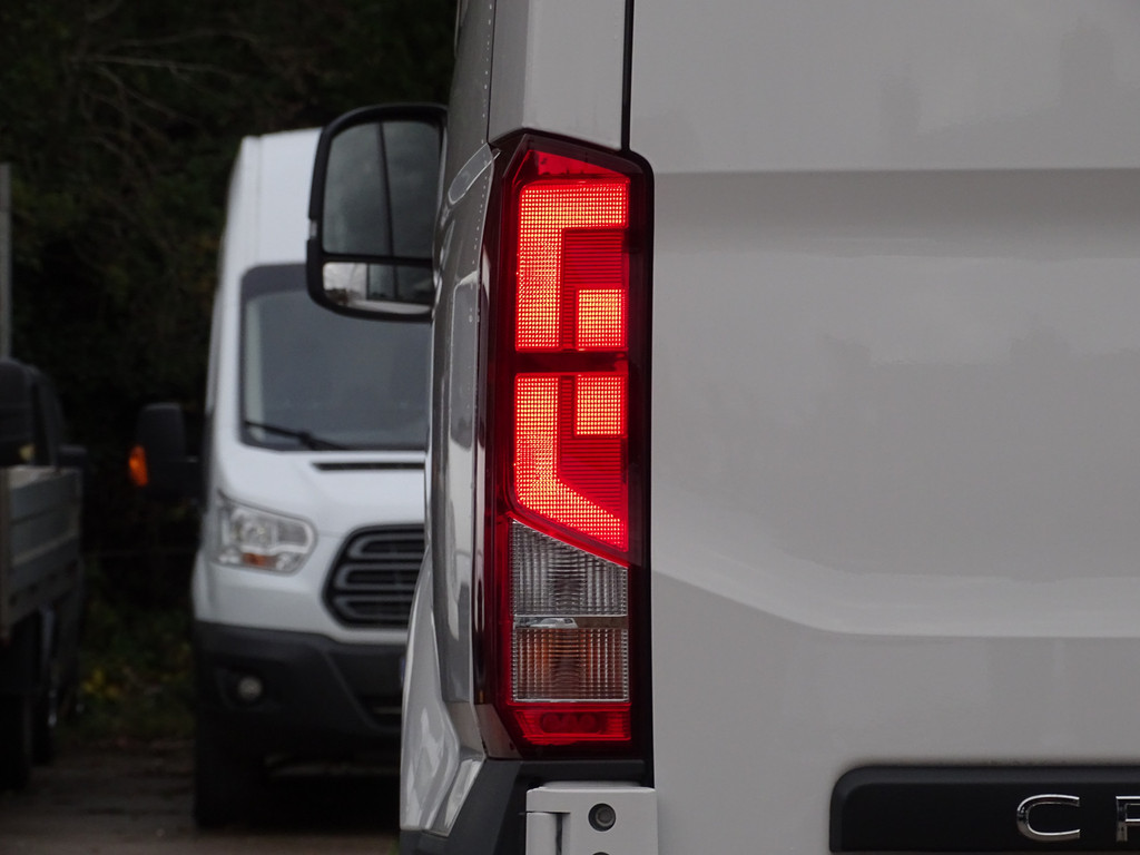 Volkswagen Crafter 2.0 TDI L3H3 Exclusive Highline 10