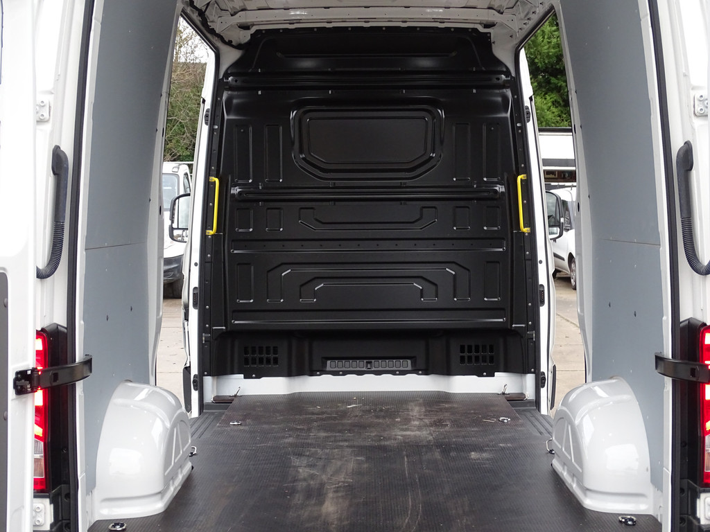 Volkswagen Crafter 2.0 TDI L3H3 Exclusive Highline 14