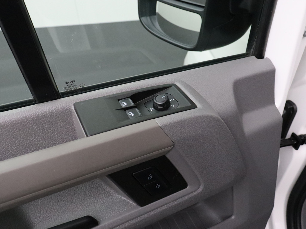 Volkswagen Crafter 2.0TDI L3H3 | Kastinrichting | Imperiaal | Trekhaak | Navigatie | Airco | Cruise | 3-Persoons | Betimmering 8