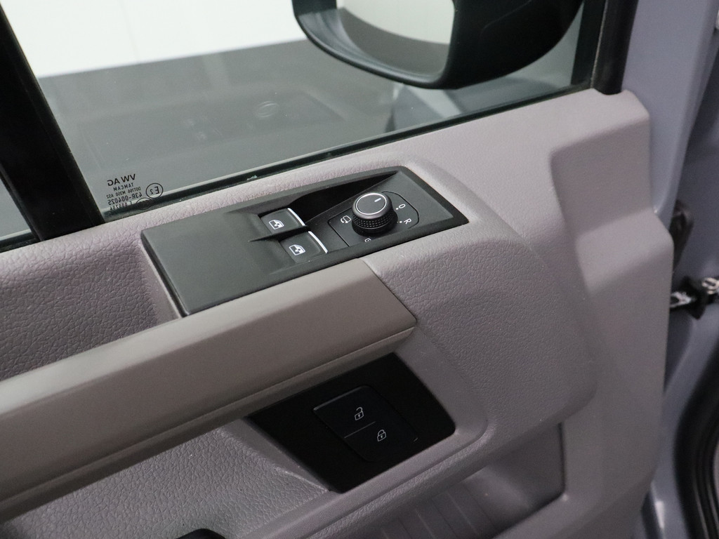 Volkswagen Crafter 2.0TDi 140PK DSG Automaat L3H2 | Led Adaptive Cruise | Standverwarming | Leder | 3-Persoons | Betimmering | Trekhaak 8