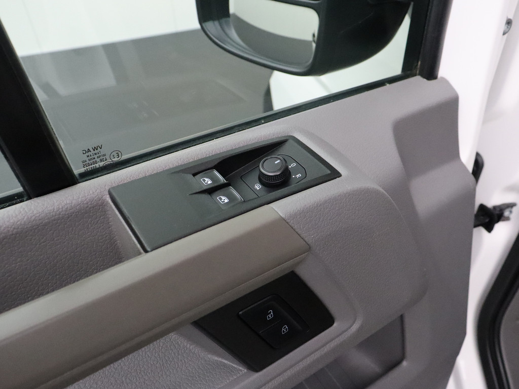 Volkswagen Crafter 2.0TDi 177PK L3H3 | Multimedia | Airco | Cruise | 3-Persoons 8