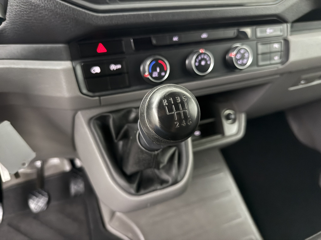 Volkswagen Crafter 2.0TDi 177PK L3H3 | Navigatie | Multimedia | 3-Zits | Airco 15
