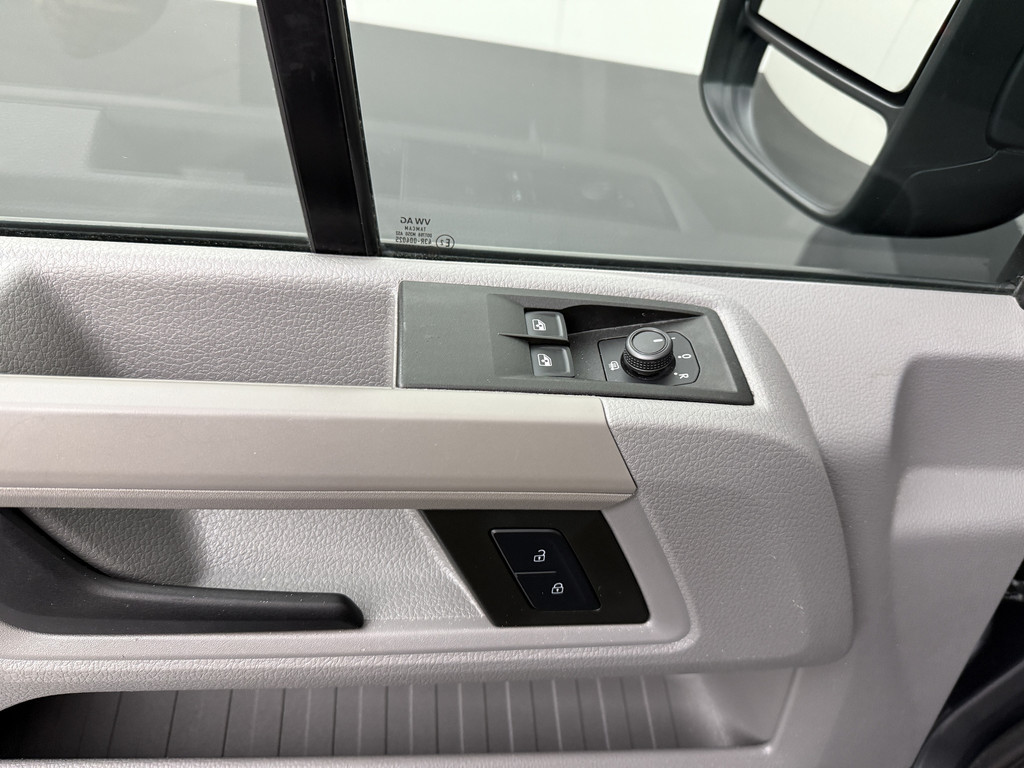 Volkswagen Crafter 2.0TDi 177PK L3H3 | Navigatie | Multimedia | 3-Zits | Airco 8