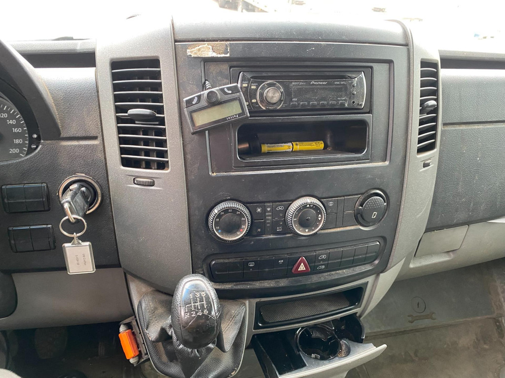 Volkswagen Crafter 28 2.5 TDI L2H1 DC * Airco * 181.526 KM NAP * Cruise Control * 6 bak * 109PK * Lang Model * 8