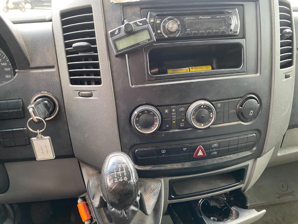 Volkswagen Crafter 28 2.5 TDI L2H1 DC * Airco * 181.526 KM NAP * Cruise Control * 6 bak * 109PK * Lang Model * 9