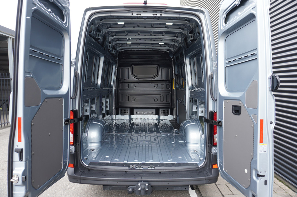 Volkswagen Crafter 30 2.0 TDI 140PK L3H3 Automaat Highline, Modeljaar 2025, App Connect, Trekhaak 7