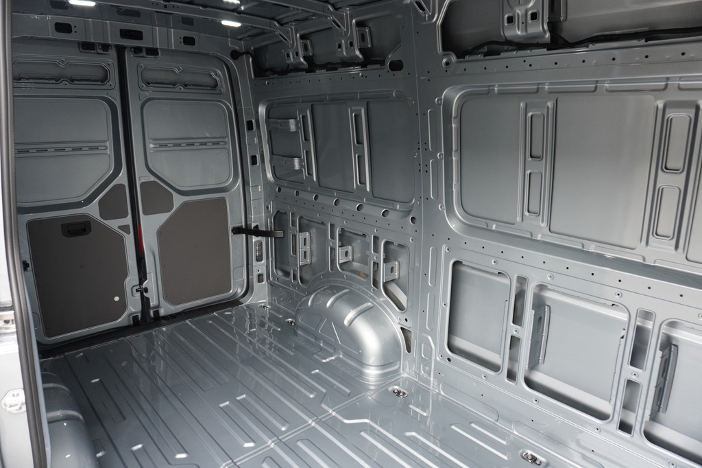 Volkswagen Crafter 30 2.0 TDI 140PK L3H3 Automaat Highline, Modeljaar 2025, App Connect, Trekhaak 9