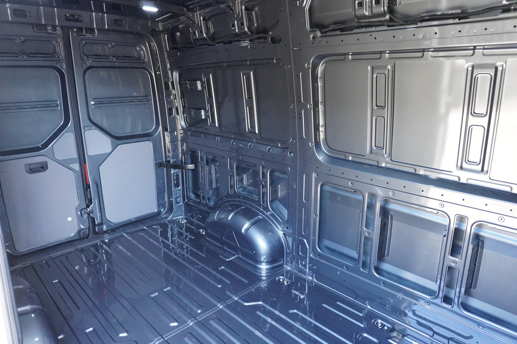 Volkswagen Crafter 30 2.0 TDI 140PK L3H3 Highline, Modeljaar 2025, Navigatie, Trekhaak 12