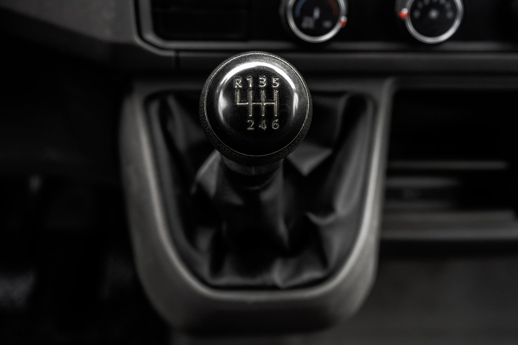 Volkswagen Crafter 30 TDI | L3H2 | Camera | CarPlay | Mirrorlink | Cruise | Airco | Euro 6 19