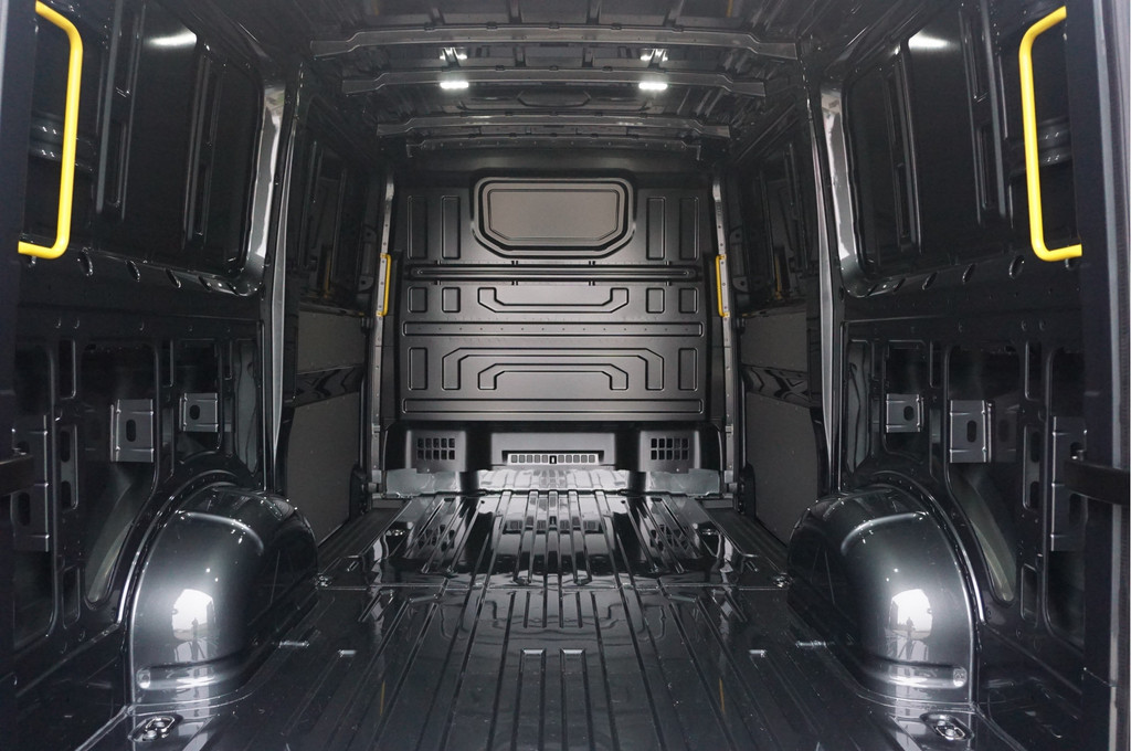 Volkswagen Crafter 35 177PK L3H2 AUT Facelift BPM VRIJ!! 13 Navi, Cam, Gev. Stoel, Alarm, LED!! NR. 340 7