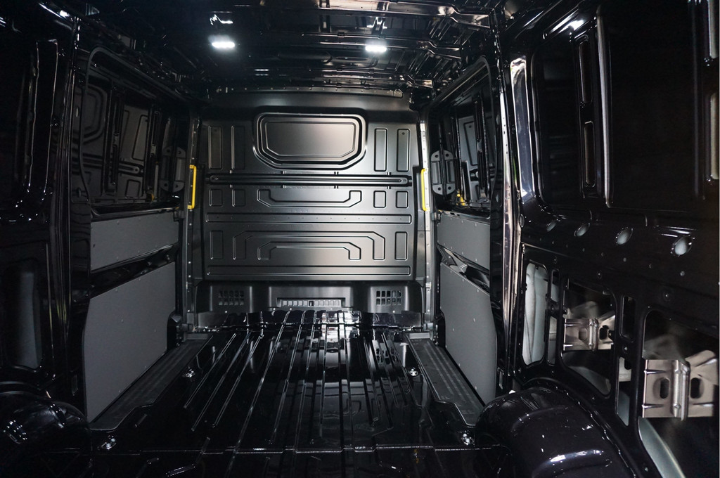 Volkswagen Crafter 35 177PK L3H2 AUT Facelift BPM VRIJ!! 13 Navi, Cam, Gev. Stoel, Alarm, LED!! NR. 344 7