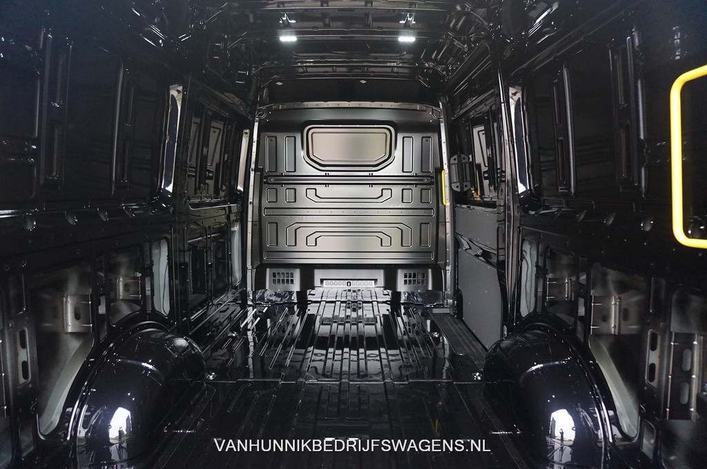 Volkswagen Crafter 35 177PK L3H3 AUT BPM VRIJ!! Airco, Navi, Camera, Gev. Stoel, Alarm, LED!! NR. 936 7