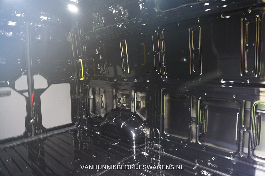 Volkswagen Crafter 35 177PK L3H3 AUT BPM VRIJ!! Airco, Navi, Camera, Gev. Stoel, Alarm, LED!! NR. 968 8