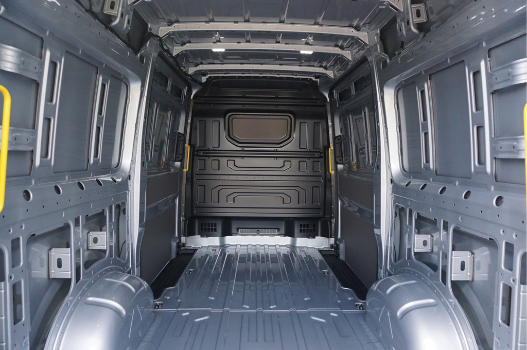 Volkswagen Crafter 35 177PK L3H3 AUT BPM VRIJ!! Navi, Cam, ACC, LED, 2x Schuifdeur, Dual Tone Lak!! NR. 873 7