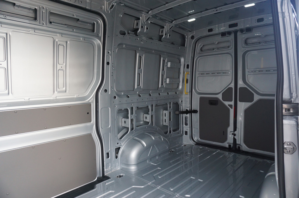 Volkswagen Crafter 35 177PK L3H3 AUT BPM VRIJ!! Navi, Cam, ACC, LED, 2x Schuifdeur, Dual Tone Lak!! NR. 873 8