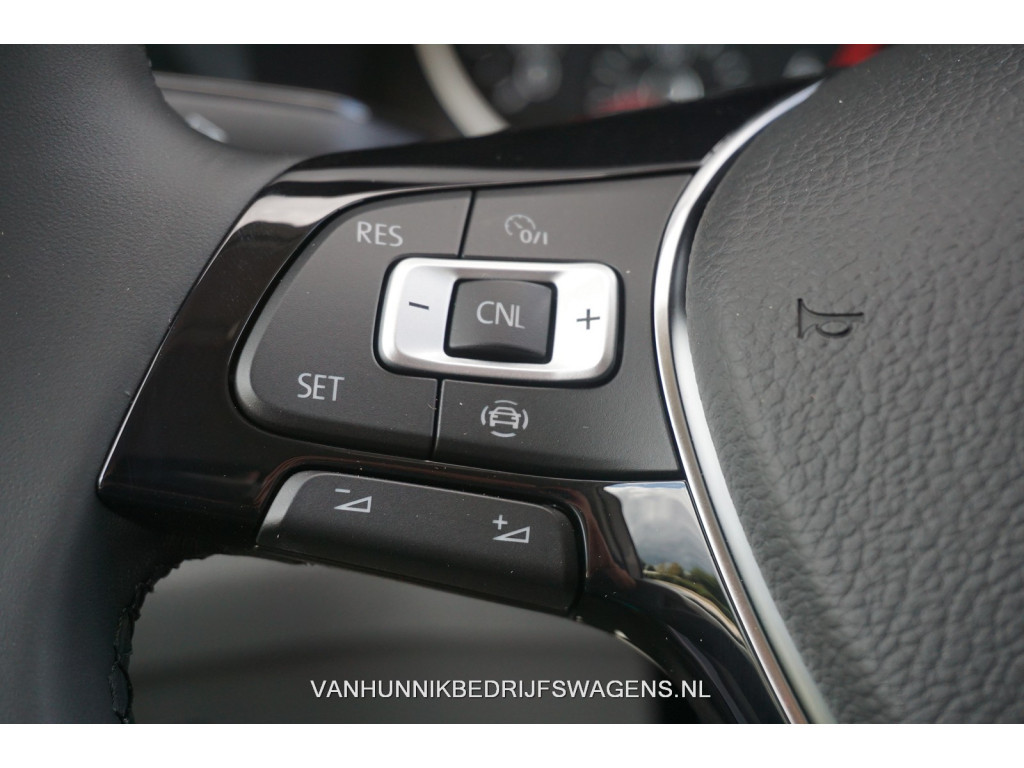 Volkswagen Crafter 35 177PK L3H3 AUT BPM VRIJ!! Navi, Cam, ACC, LED!! NR. 233 17